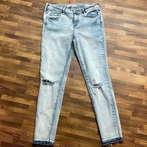 Bullhead women’s midrise skinniest ankle light wash distressed jeans. Size 27. - Picture 1 of 8